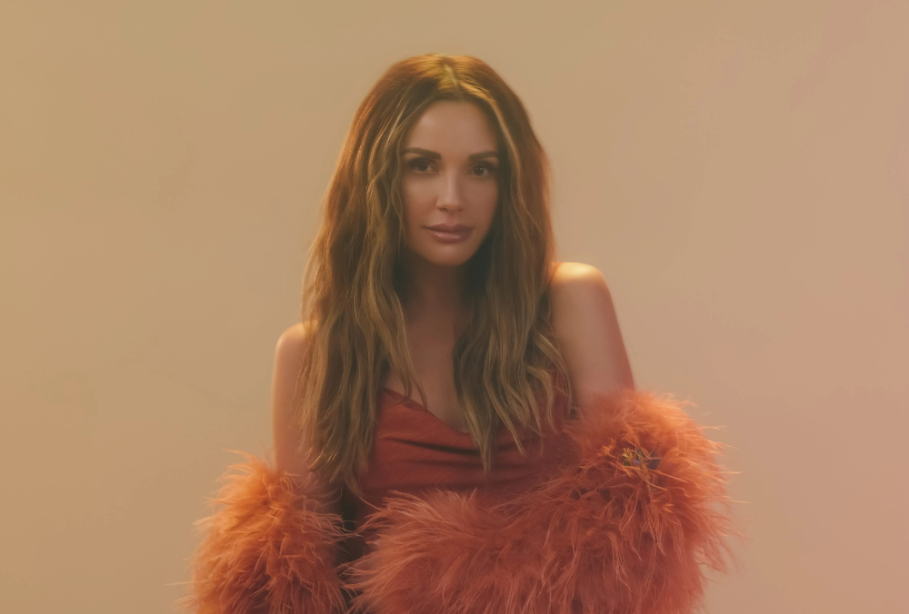 Carly Pearce Emotional New Album "hummingbird: no rain, no flowers"